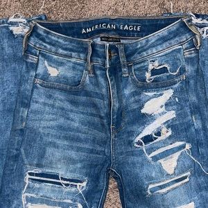 AMERICAN EAGLE DISTRESSED SKINNY JEANS